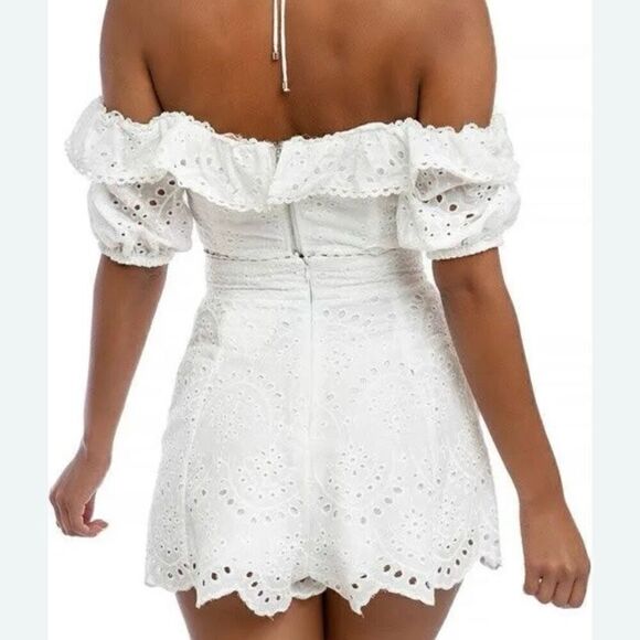 Luxxel Two Piece Eyelet Ruffle Lace Crop Top/High Waist Shorts NWT Size Medium - Picture 2 of 8